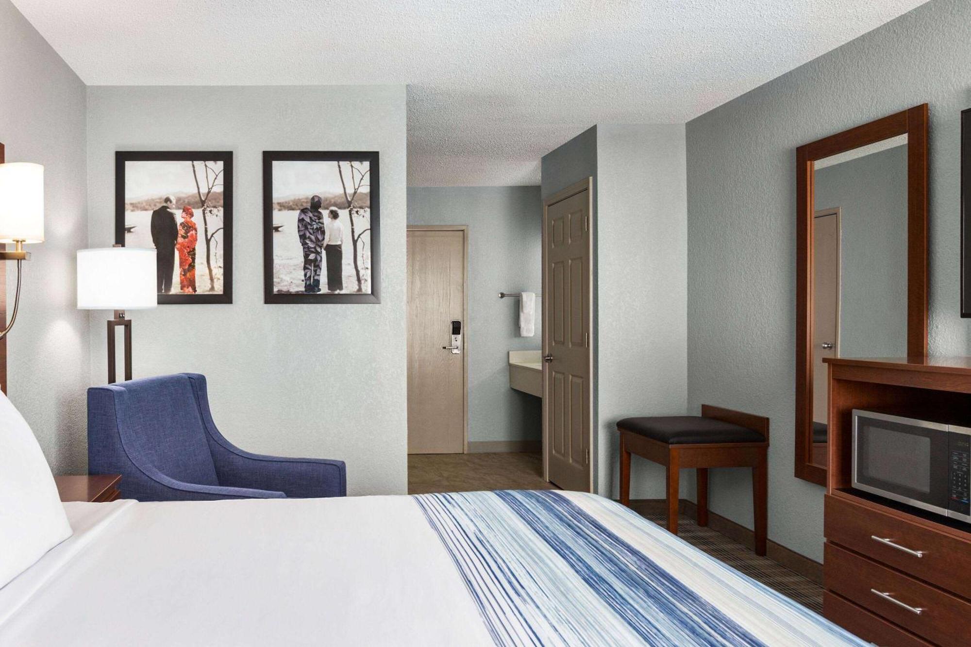 Americinn By Wyndham Williamsburg Exteriör bild