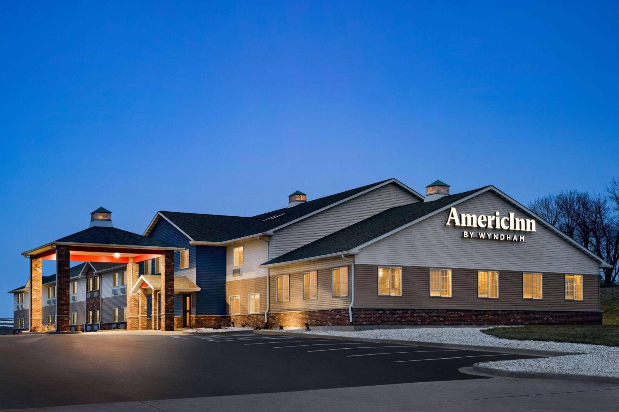 Americinn By Wyndham Williamsburg Exteriör bild